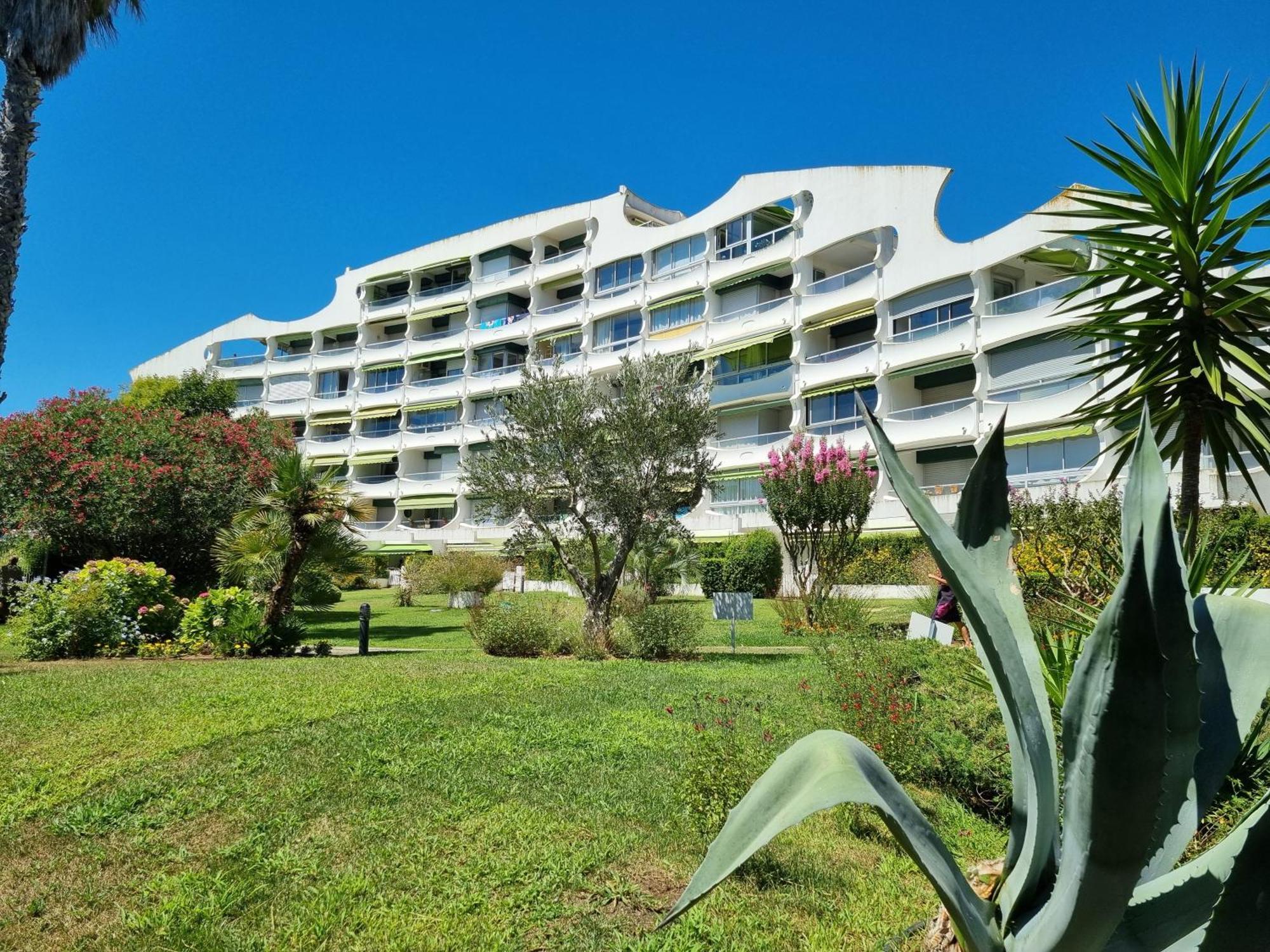 Superbe T2 Tout Confort 3 Etoiles, Entierement Renove Avec Piscine, Parking, Clim, Wifi, Netflix La Grande Motte Bagian luar foto